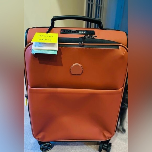 Delsey Paris Turenne SOFT
EXPANDABLE CARRY-ON SPINNER 14.25 x 10.5 x 21.75 IN - Picture 1 of 16